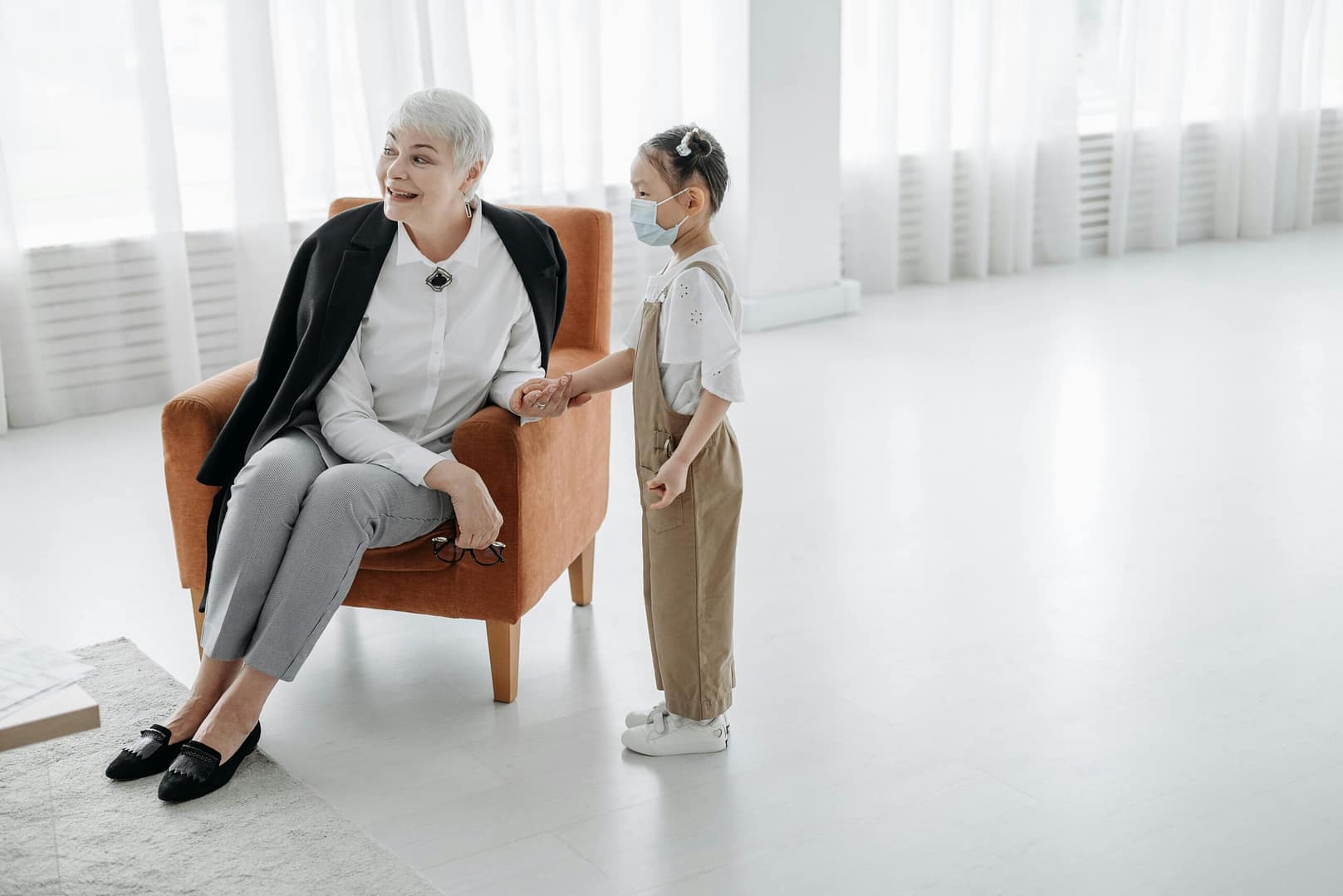 Kostenloses Stock Foto zu annahme, bekanntschaft, chirurgische maske